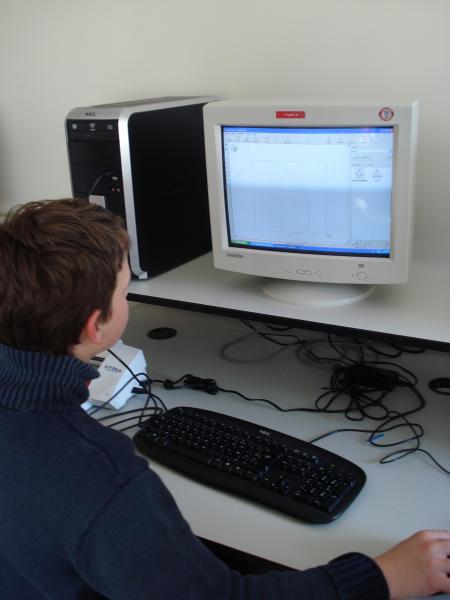 Romain sur les stikeurs